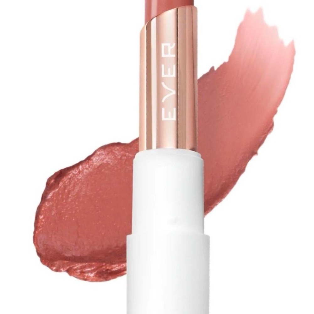 Ever Smooth lip therapy in peptide-rich formula